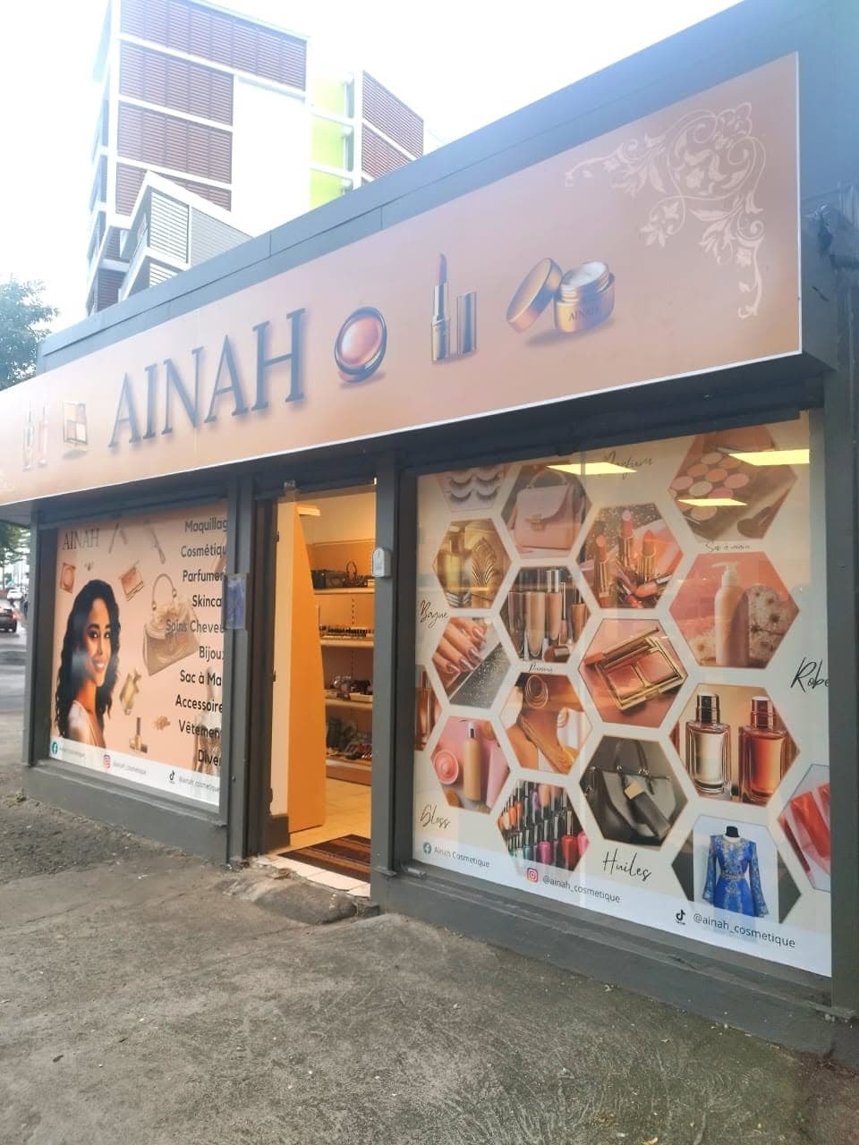 Devanture de la boutique AINAH à Sainte-Clotilde